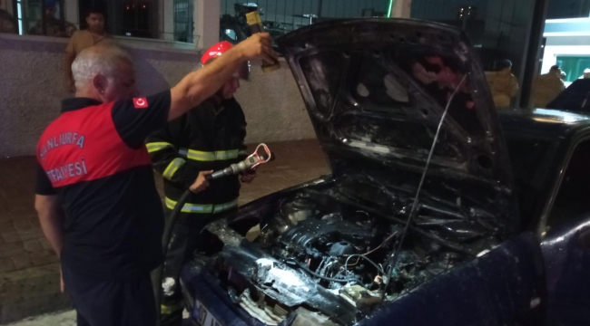 Karaköprü'de otomobil alev alev yandı 