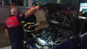 Karaköprü'de otomobil alev alev yandı 
