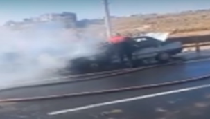 Şanlıurfa'da seyir halindeki otomobil alev aldı