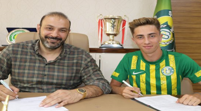 Şanlıurfaspor Özgür Baran Aksaka ile sözleşme imzaladı