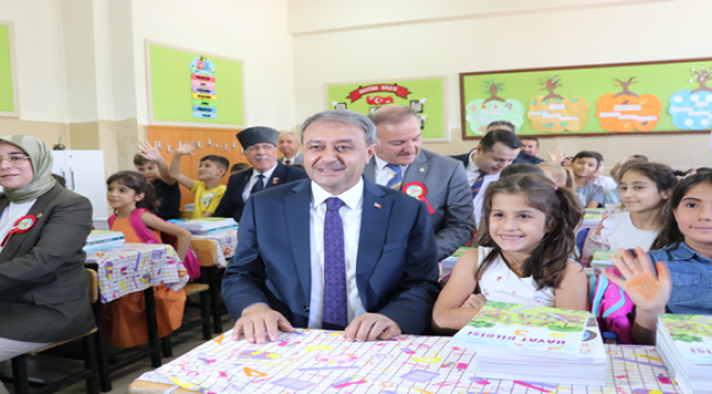 Urfa'da 700 bin öğrenci ders başı yaptı