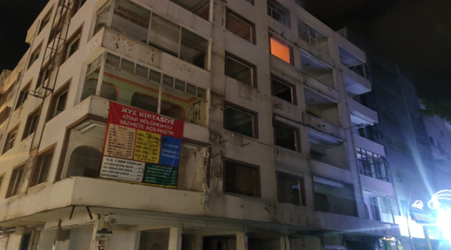 Urfa'da ağır hasarlı binada yangın