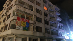 Urfa'da ağır hasarlı binada yangın