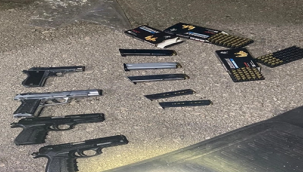 Urfa'da araçta yapılan aramada silah ele geçirildi