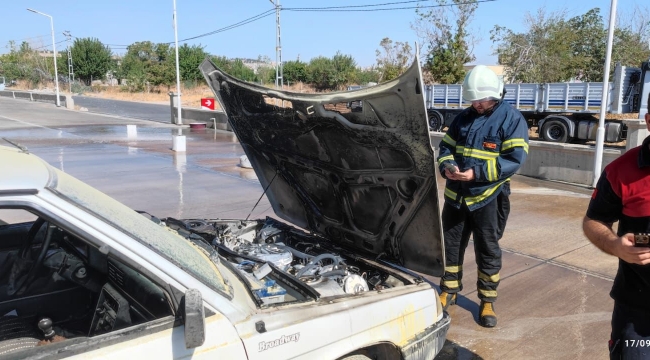 Urfa'da korkutan araç yangını 
