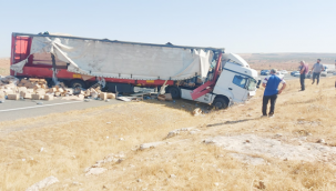 Urfa'da tır yolu kapattı!