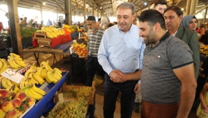 Urfa Valisi semt pazarında