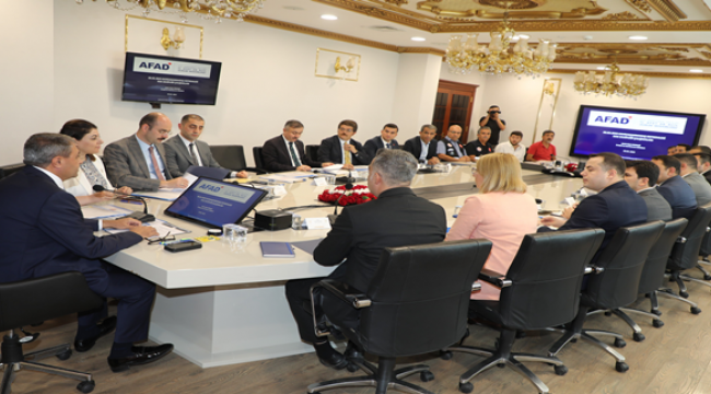 Vali Hasan Şıldak'tan, Deprem Felaketiyle İlgili Değerlendirme Toplantısı