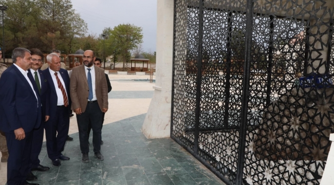 Vali Şıldak, Eyüp Nebi makamını ziyaret etti 