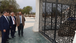 Vali Şıldak, Eyüp Nebi makamını ziyaret etti 