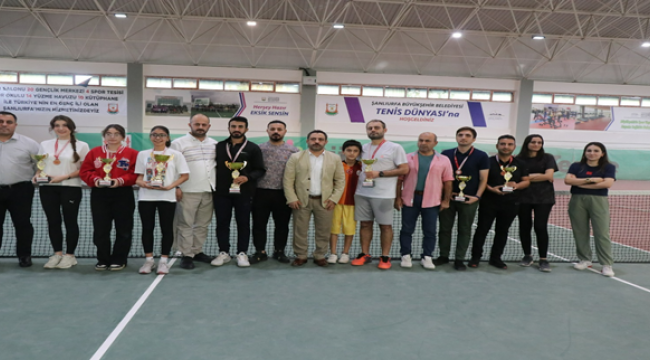 100. Yıl Tenis turnuvasında kupalar sahiplerini buldu