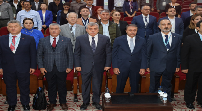 Başkan Beyazgül 100. Yıl Türkiye Herboloji Kongresine Katıldı