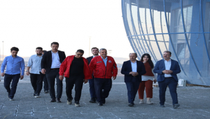 Başkan Beyazgül Bilim Merkezinde Teknofest Gençliği İle Buluştu