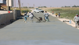 Büyükşehir'den Harran'a beton yol ve sathi kaplama çalışması
