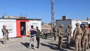 Ceylanpınar'da 39 düzensiz göçmen ile organizatör ve kamu görevlisi yakalandı!