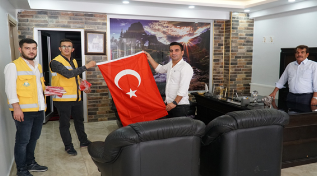Haliliye Belediyesi Cumhuriyetin 100. Yılında Bayrak Dağıttı 
