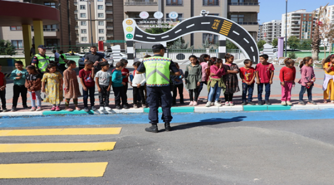 Haliliye Çocuk Trafik Eğitim Parkı İle Hem Eğlendiler Hem Öğrendiler 