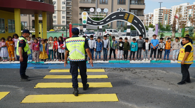 Haliliye trafik eğitim parkı ile minikler öğreniyor
