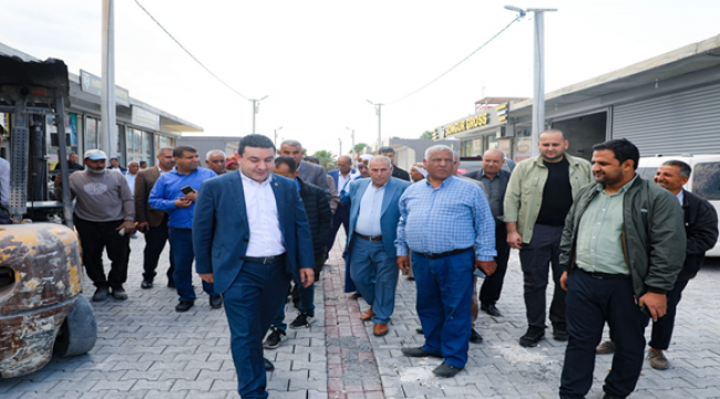 Harran Belediye çarşısında parke taşı döşeme çalışmaları devam ediyor 