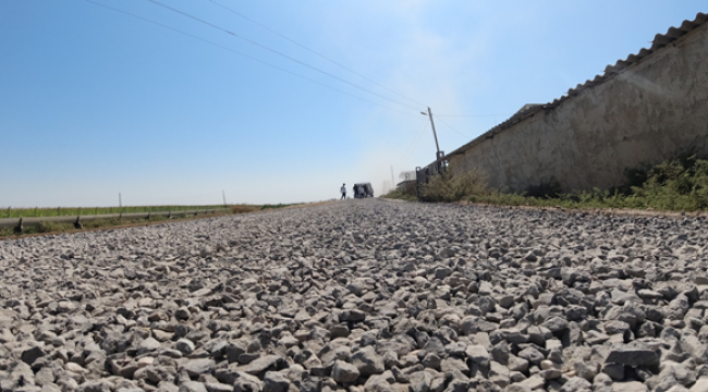 Harran 'da bağlantı yollarında asfalt çalışmaları sürüyor
