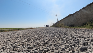 Harran 'da bağlantı yollarında asfalt çalışmaları sürüyor