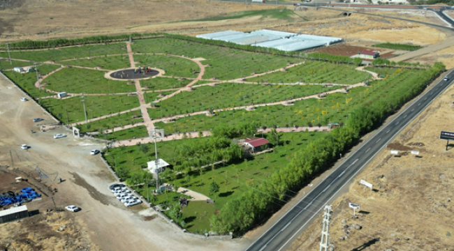Şanlıurfa Büyükşehir Belediyesi'nden Siverek İlçesinin 3 Farklı Noktasında Park Çalışması