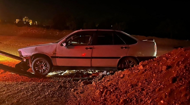 Şanlıurfa'da otomobil kum yığınına çarptı, 5 yaralı 