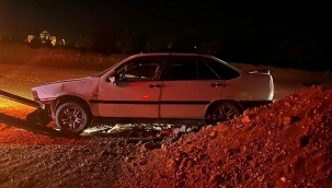 Şanlıurfa'da otomobil kum yığınına çarptı, 5 yaralı 