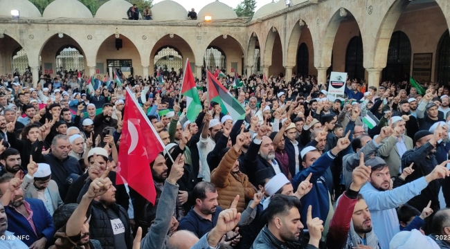 Şanlıurfa'da sabah namazında eller Filistin için duaya kalktı
