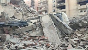 Urfa'da bina yıkımında göçük altın kaldı!