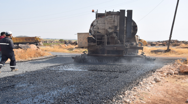 Viranşehir'de Kırsal mahalle yolları sathi asfaltla yenileniyor