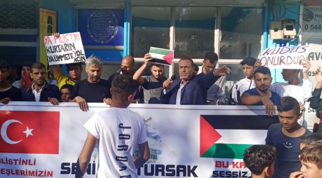 Akçakale'de yüzlerce kişi İsrail'in Filistin'e yönelik saldırılarını protesto etti
