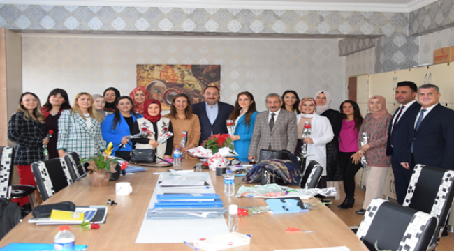 Başkan Ekinci,  Öğretmenler Günü'nü Kutladı 