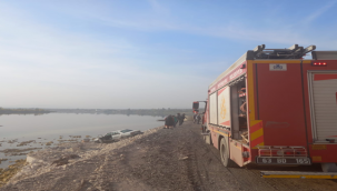 Fırat sahilinde iki araç çarpıştı!