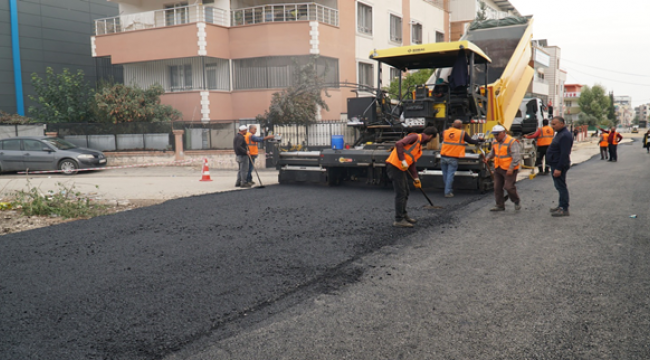 Haliliye'de sıcak asfalt çalışmalarıyla yollar yenileniyor 