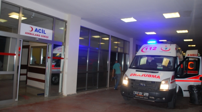 Şanlıurfa'da işçi servisi otomobile ile çarpıştı, 6 yaralı 