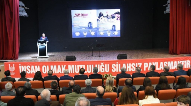 Vali Şıldak, İnsan olmak, Mutluluğu Silahsız Paylaşmaktır filmin galasına katıldı 