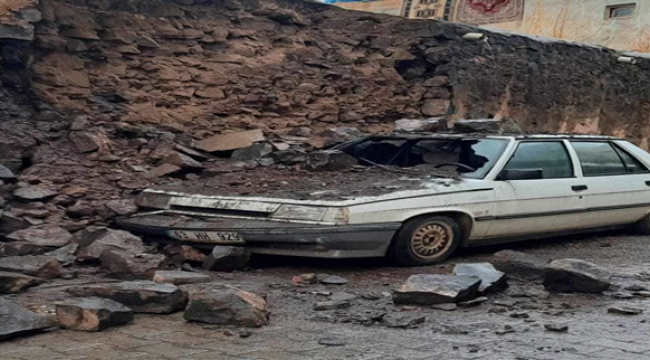 Viranşehir'de yağış nedeniyle duvar çöktü