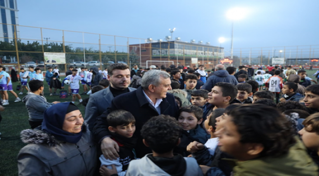 Büyükşehir Belediyesinden Bin Sporcuya Forma Desteği