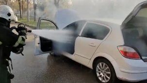 Haliliye'de otomobil birden alev aldı 