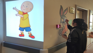 Hastane koridorlarını Çizgi film karakterleri ile renklendirdiler