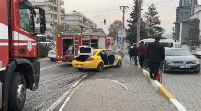Karaköprü'de ticari taksi alev aldı