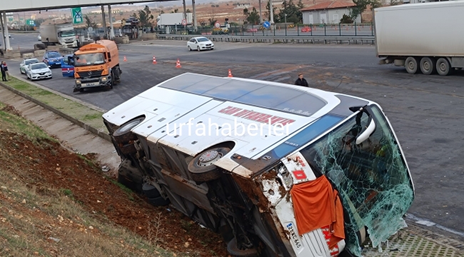 Şanlıurfa gişelerinde yolcu otobüsü ile tır çarpıştı, 10 yaralı 