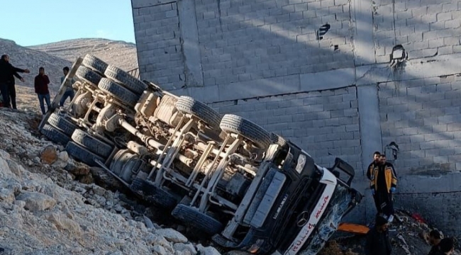 Urfa'da beton mikseri devrildi 