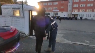 Urfa'da polis okul önlerinde denetim yaptı