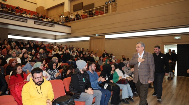 Başkan Beyazgül, KPSS'ye hazırlanan öğrencilerle bir araya geldi 