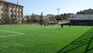 Büyükşehir'den gençlere bir halı saha daha