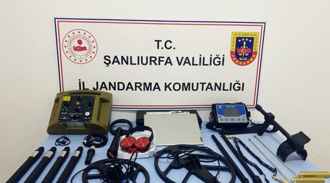 Define malzemeleriyle yakalandılar 