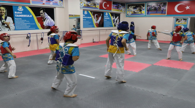 Haliliye Belediyesi İle Gençler Spor Alışkanlığı Kazanıyor