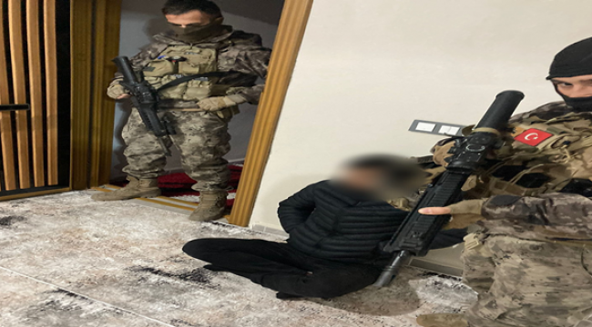 Hilvan'da 102 personel ile 5 adrese eş zamanlı operasyon, 9 gözaltı